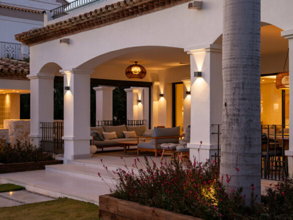 FOR SALE 🏡 Renovated Four-Bedroom Villa with Panoramic Sea Views, Gym and Spa Room – Los Flamingos, Benahavís 🇪🇸