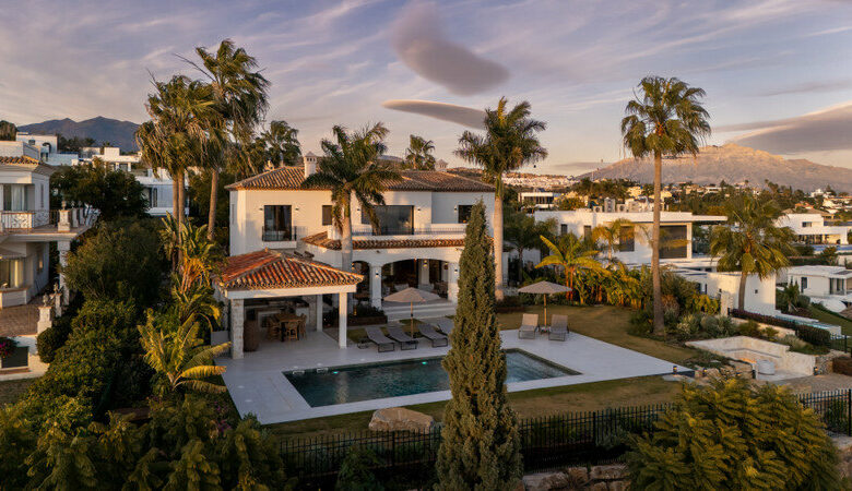 FOR SALE 🏡 Renovated Four-Bedroom Villa with Panoramic Sea Views, Gym and Spa Room – Los Flamingos, Benahavís 🇪🇸