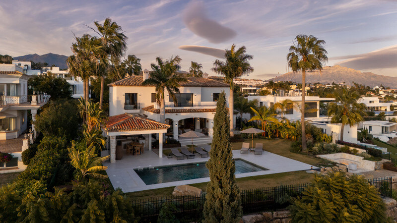 FOR SALE 🏡 Renovated Four-Bedroom Villa with Panoramic Sea Views, Gym and Spa Room – Los Flamingos, Benahavís 🇪🇸