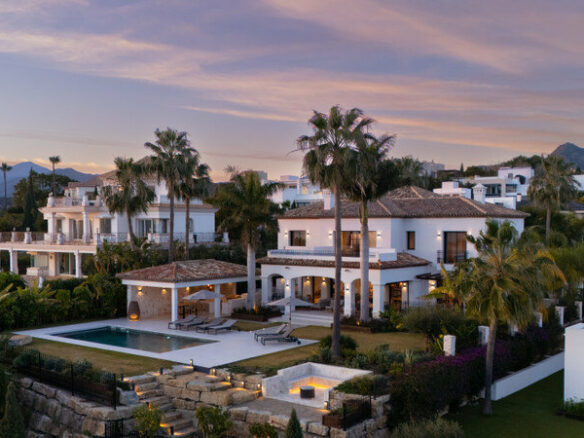 FOR SALE 🏡 Renovated Four-Bedroom Villa with Panoramic Sea Views, Gym and Spa Room – Los Flamingos, Benahavís 🇪🇸