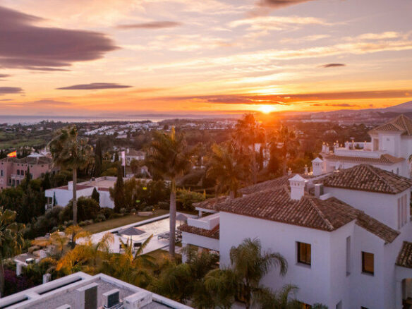 FOR SALE 🏡 Renovated Four-Bedroom Villa with Panoramic Sea Views, Gym and Spa Room – Los Flamingos, Benahavís 🇪🇸