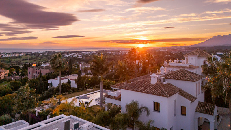 FOR SALE 🏡 Renovated Four-Bedroom Villa with Panoramic Sea Views, Gym and Spa Room – Los Flamingos, Benahavís 🇪🇸