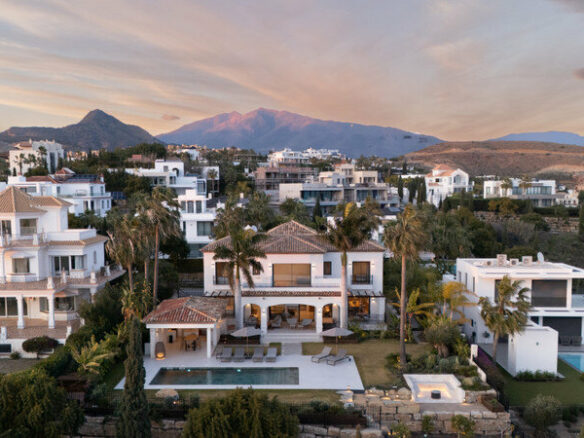 FOR SALE 🏡 Renovated Four-Bedroom Villa with Panoramic Sea Views, Gym and Spa Room – Los Flamingos, Benahavís 🇪🇸
