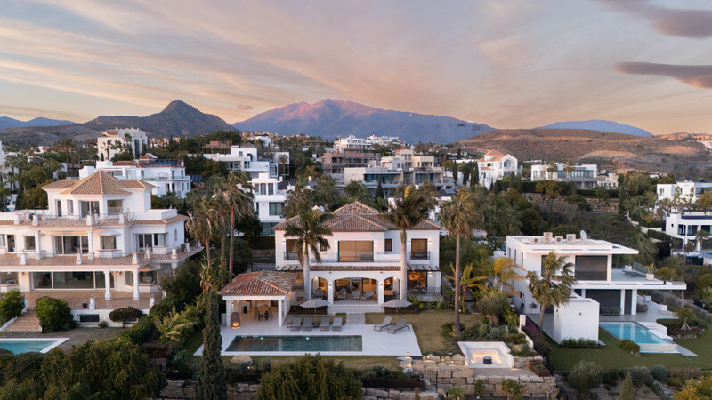 FOR SALE 🏡 Renovated Four-Bedroom Villa with Panoramic Sea Views, Gym and Spa Room – Los Flamingos, Benahavís 🇪🇸