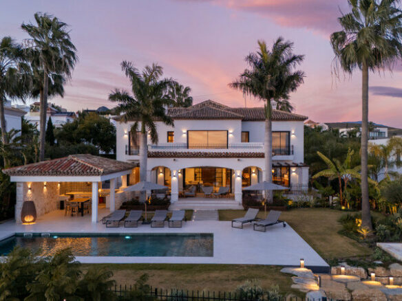 FOR SALE 🏡 Renovated Four-Bedroom Villa with Panoramic Sea Views, Gym and Spa Room – Los Flamingos, Benahavís 🇪🇸