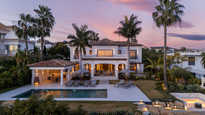 FOR SALE 🏡 Renovated Four-Bedroom Villa with Panoramic Sea Views, Gym and Spa Room – Los Flamingos, Benahavís 🇪🇸