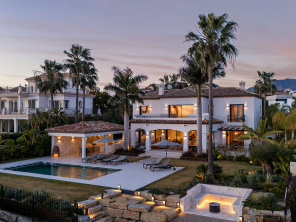 FOR SALE 🏡 Renovated Four-Bedroom Villa with Panoramic Sea Views, Gym and Spa Room – Los Flamingos, Benahavís 🇪🇸