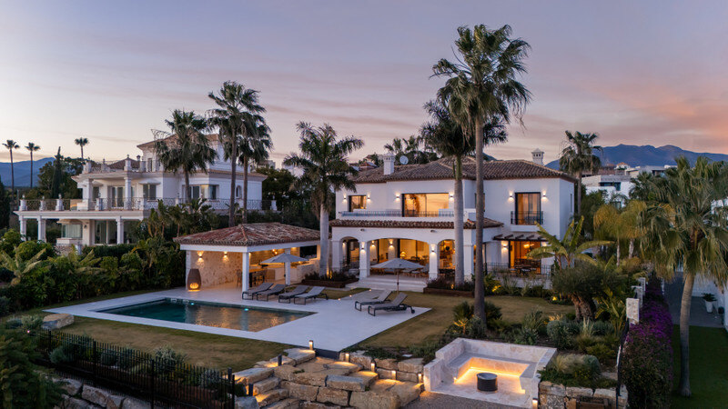 FOR SALE 🏡 Renovated Four-Bedroom Villa with Panoramic Sea Views, Gym and Spa Room – Los Flamingos, Benahavís 🇪🇸