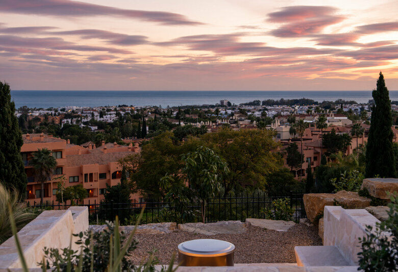 FOR SALE 🏡 Renovated Four-Bedroom Villa with Panoramic Sea Views, Gym and Spa Room – Los Flamingos, Benahavís 🇪🇸