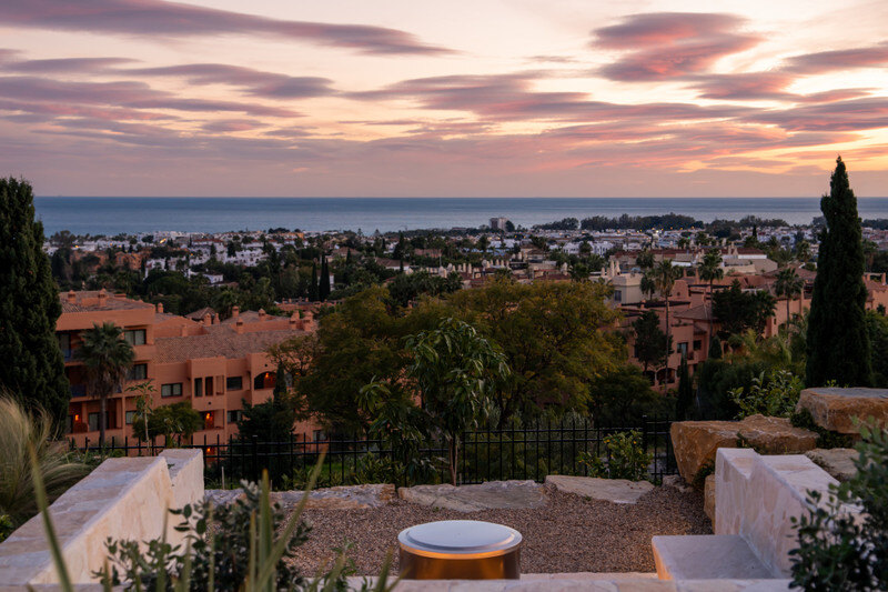 FOR SALE 🏡 Renovated Four-Bedroom Villa with Panoramic Sea Views, Gym and Spa Room – Los Flamingos, Benahavís 🇪🇸