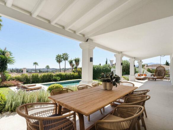 FOR SALE 🏡 Furnished Five-Bedroom Villa with Sea Views over Three Levels – Nueva Andalucía, Marbella 🇪🇸