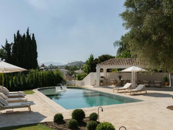 FOR SALE 🏡 Renovated Four-Bedroom Villa on a Double Plot with Sunset Views – Nueva Andalucía, Marbella 🇪🇸