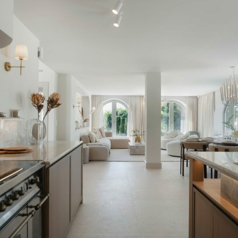 FOR SALE 🏡 Renovated Four-Bedroom Villa on a Double Plot with Sunset Views – Nueva Andalucía, Marbella 🇪🇸