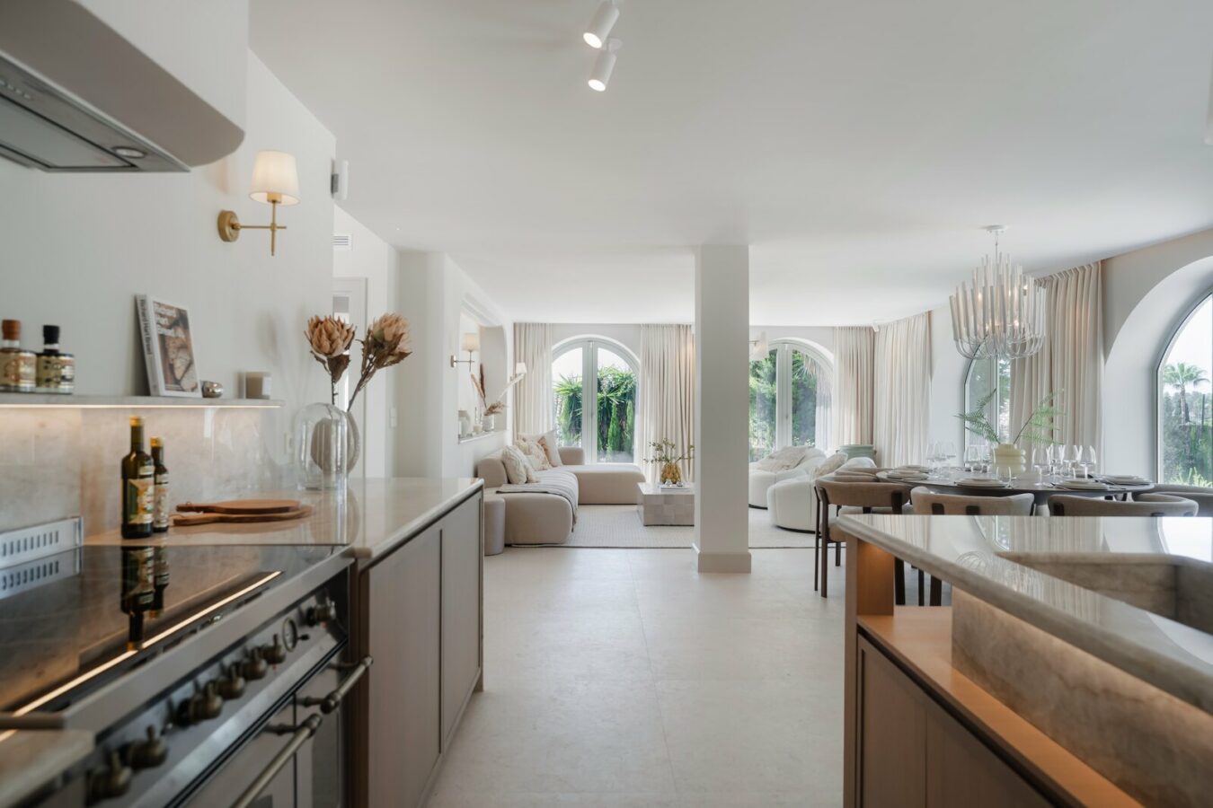 FOR SALE 🏡 Renovated Four-Bedroom Villa on a Double Plot with Sunset Views – Nueva Andalucía, Marbella 🇪🇸