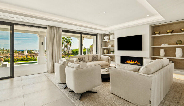 FOR SALE 🏡 Furnished Five-Bedroom Villa with Sea Views over Three Levels – Nueva Andalucía, Marbella 🇪🇸