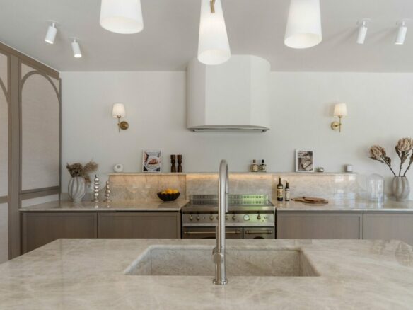 FOR SALE 🏡 Renovated Four-Bedroom Villa on a Double Plot with Sunset Views – Nueva Andalucía, Marbella 🇪🇸