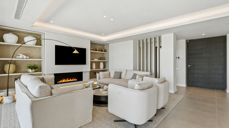 FOR SALE 🏡 Furnished Five-Bedroom Villa with Sea Views over Three Levels – Nueva Andalucía, Marbella 🇪🇸
