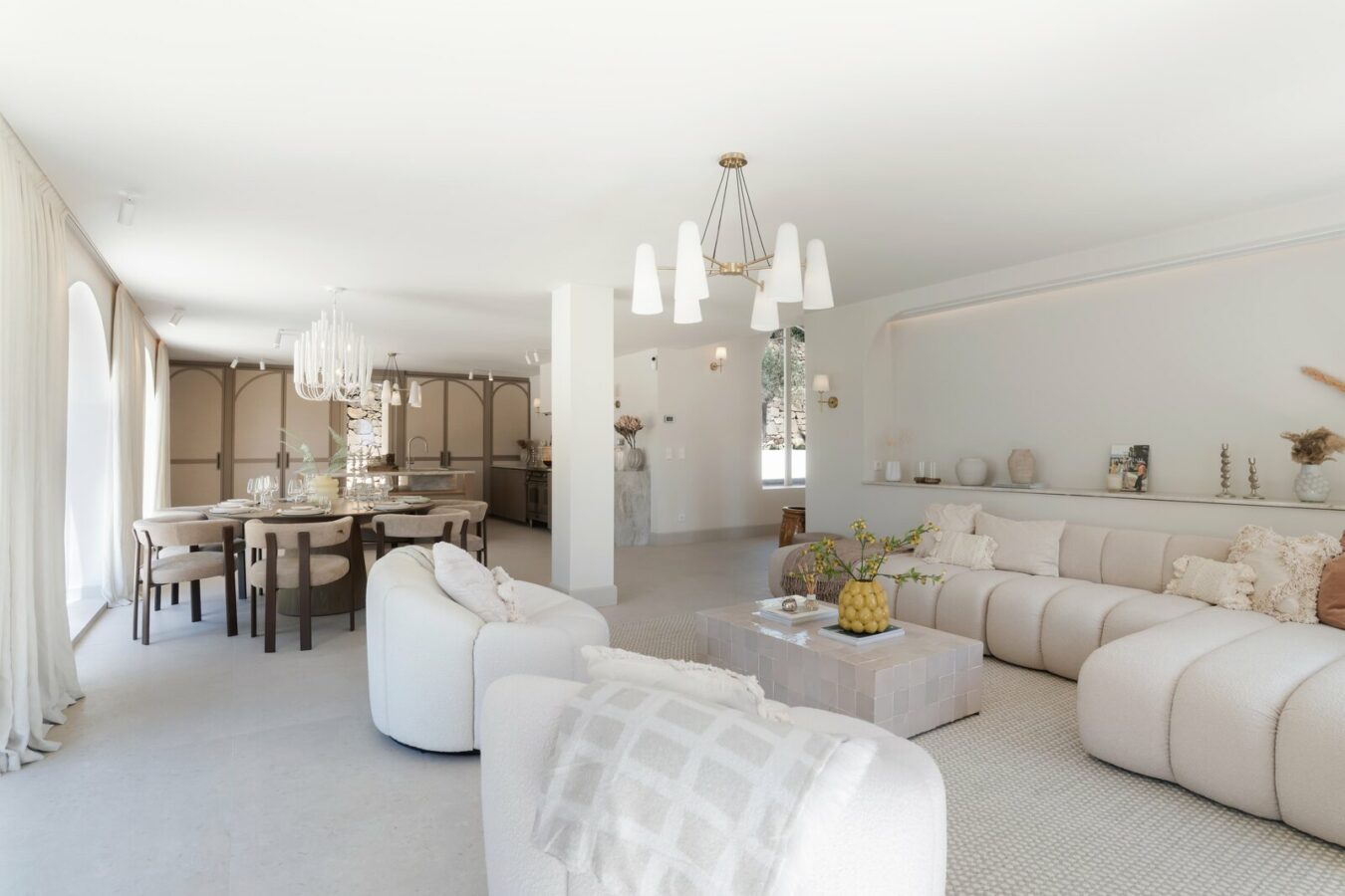 FOR SALE 🏡 Renovated Four-Bedroom Villa on a Double Plot with Sunset Views – Nueva Andalucía, Marbella 🇪🇸