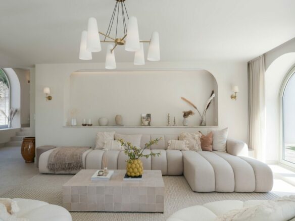 FOR SALE 🏡 Renovated Four-Bedroom Villa on a Double Plot with Sunset Views – Nueva Andalucía, Marbella 🇪🇸