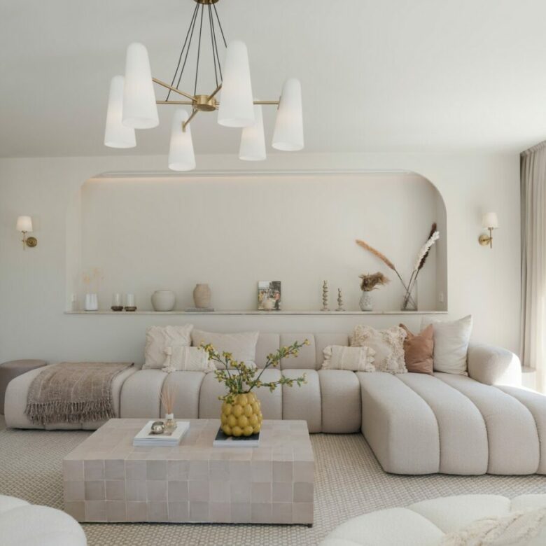 FOR SALE 🏡 Renovated Four-Bedroom Villa on a Double Plot with Sunset Views – Nueva Andalucía, Marbella 🇪🇸
