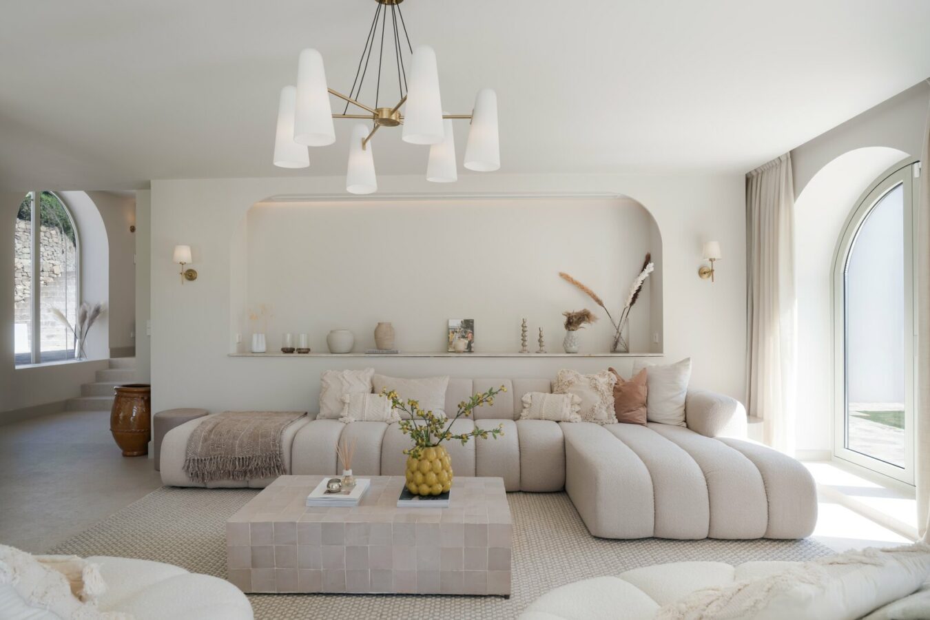 FOR SALE 🏡 Renovated Four-Bedroom Villa on a Double Plot with Sunset Views – Nueva Andalucía, Marbella 🇪🇸