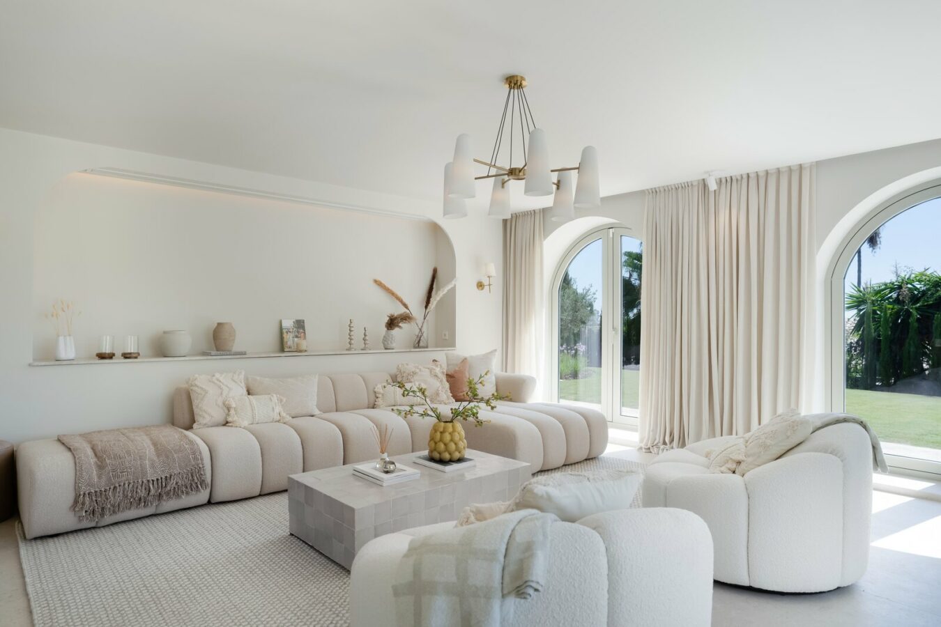 FOR SALE 🏡 Renovated Four-Bedroom Villa on a Double Plot with Sunset Views – Nueva Andalucía, Marbella 🇪🇸