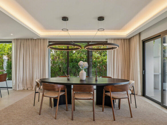 FOR SALE 🏡 Furnished Five-Bedroom Villa with Sea Views over Three Levels – Nueva Andalucía, Marbella 🇪🇸