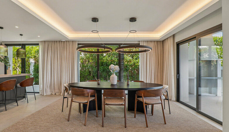 FOR SALE 🏡 Furnished Five-Bedroom Villa with Sea Views over Three Levels – Nueva Andalucía, Marbella 🇪🇸
