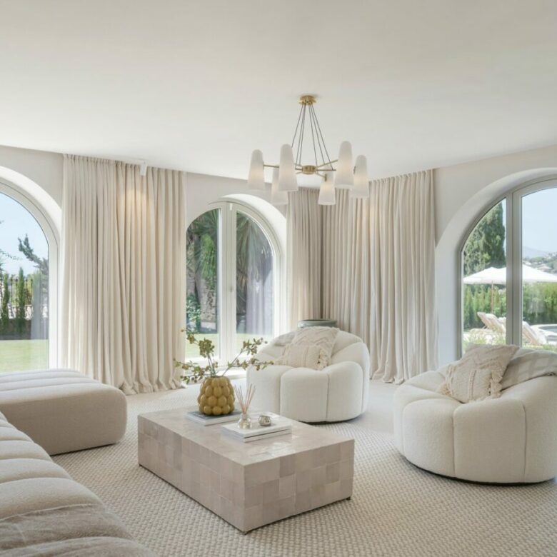 FOR SALE 🏡 Renovated Four-Bedroom Villa on a Double Plot with Sunset Views – Nueva Andalucía, Marbella 🇪🇸