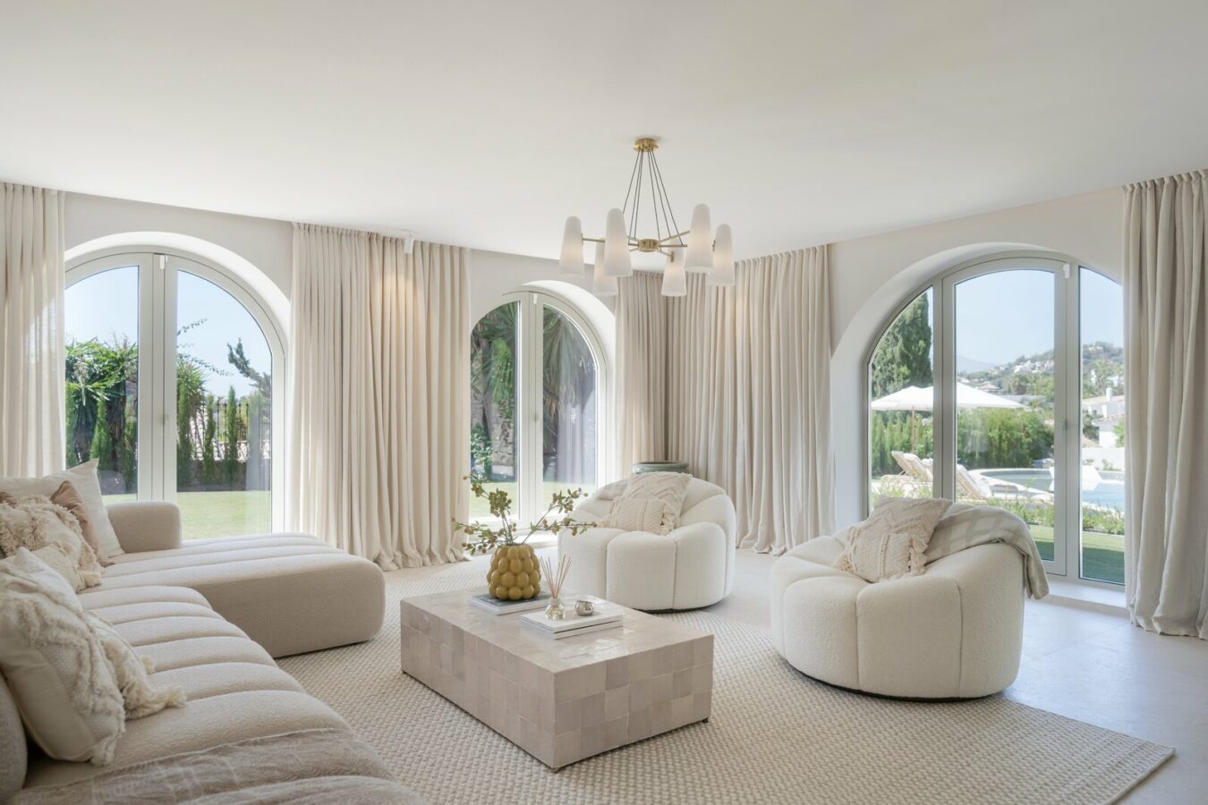 FOR SALE 🏡 Renovated Four-Bedroom Villa on a Double Plot with Sunset Views – Nueva Andalucía, Marbella 🇪🇸