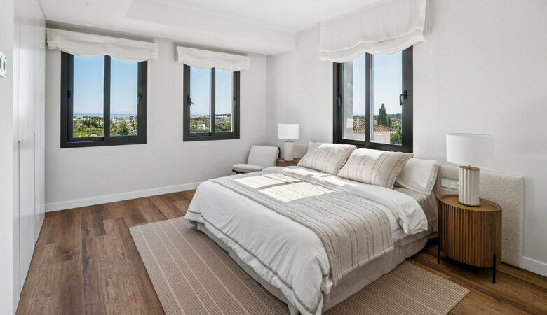 FOR SALE 🏡 Furnished Five-Bedroom Villa with Sea Views over Three Levels – Nueva Andalucía, Marbella 🇪🇸