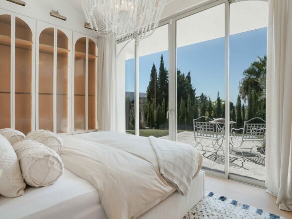 FOR SALE 🏡 Renovated Four-Bedroom Villa on a Double Plot with Sunset Views – Nueva Andalucía, Marbella 🇪🇸
