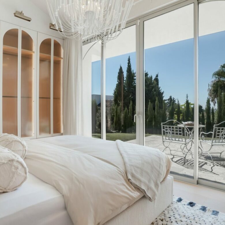 FOR SALE 🏡 Renovated Four-Bedroom Villa on a Double Plot with Sunset Views – Nueva Andalucía, Marbella 🇪🇸