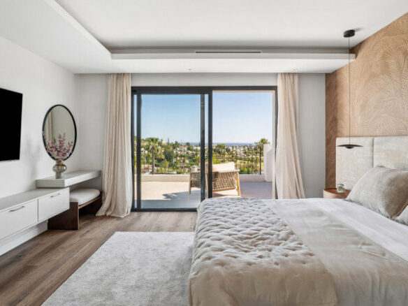 FOR SALE 🏡 Furnished Five-Bedroom Villa with Sea Views over Three Levels – Nueva Andalucía, Marbella 🇪🇸