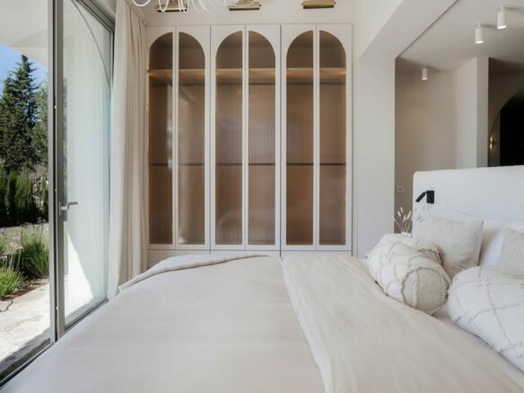 FOR SALE 🏡 Renovated Four-Bedroom Villa on a Double Plot with Sunset Views – Nueva Andalucía, Marbella 🇪🇸