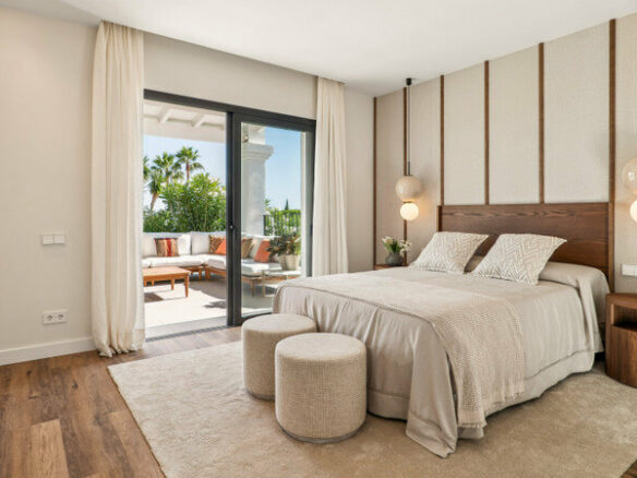 FOR SALE 🏡 Furnished Five-Bedroom Villa with Sea Views over Three Levels – Nueva Andalucía, Marbella 🇪🇸