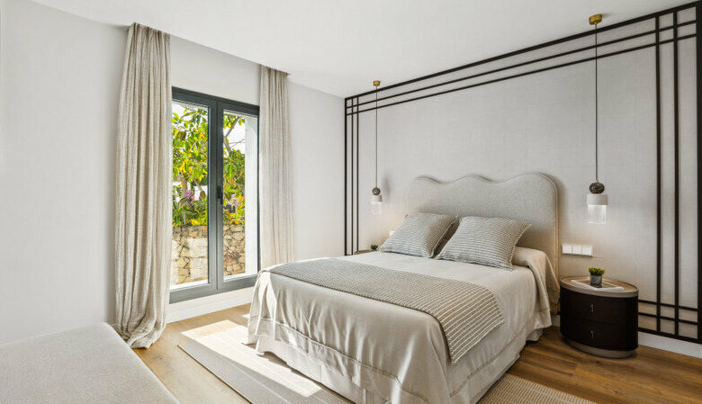 FOR SALE 🏡 Furnished Five-Bedroom Villa with Sea Views over Three Levels – Nueva Andalucía, Marbella 🇪🇸