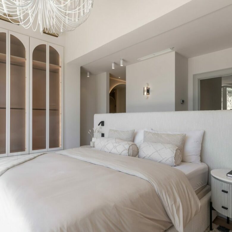 FOR SALE 🏡 Renovated Four-Bedroom Villa on a Double Plot with Sunset Views – Nueva Andalucía, Marbella 🇪🇸