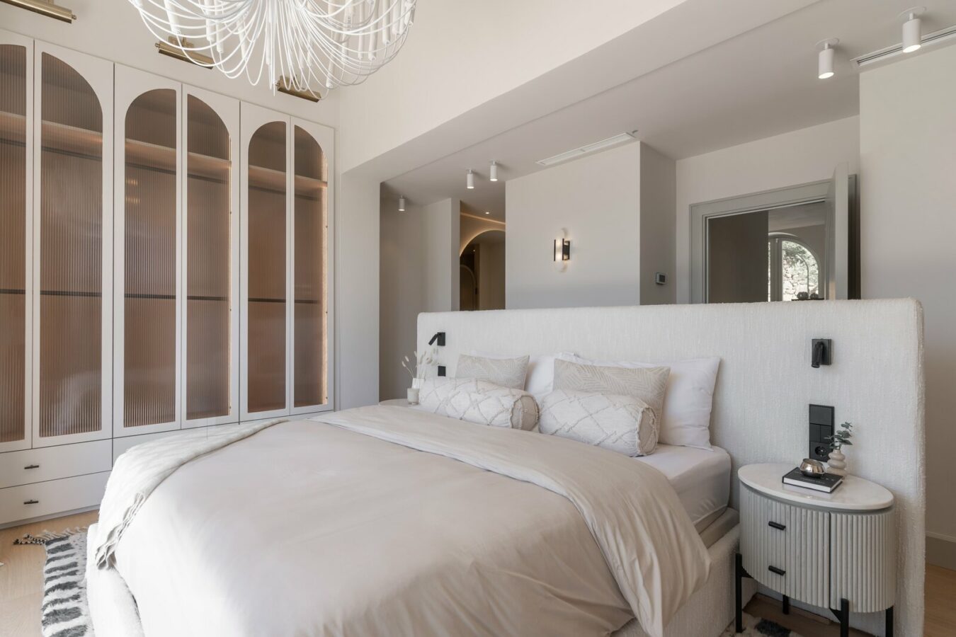 FOR SALE 🏡 Renovated Four-Bedroom Villa on a Double Plot with Sunset Views – Nueva Andalucía, Marbella 🇪🇸