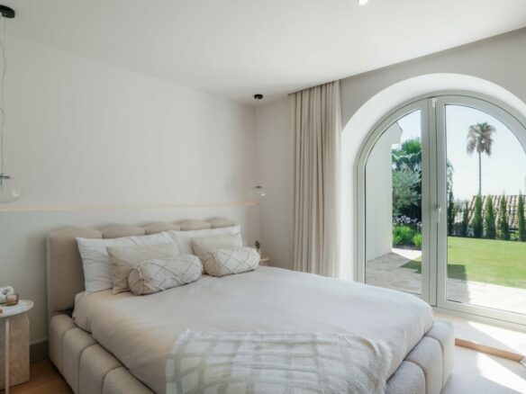 FOR SALE 🏡 Renovated Four-Bedroom Villa on a Double Plot with Sunset Views – Nueva Andalucía, Marbella 🇪🇸