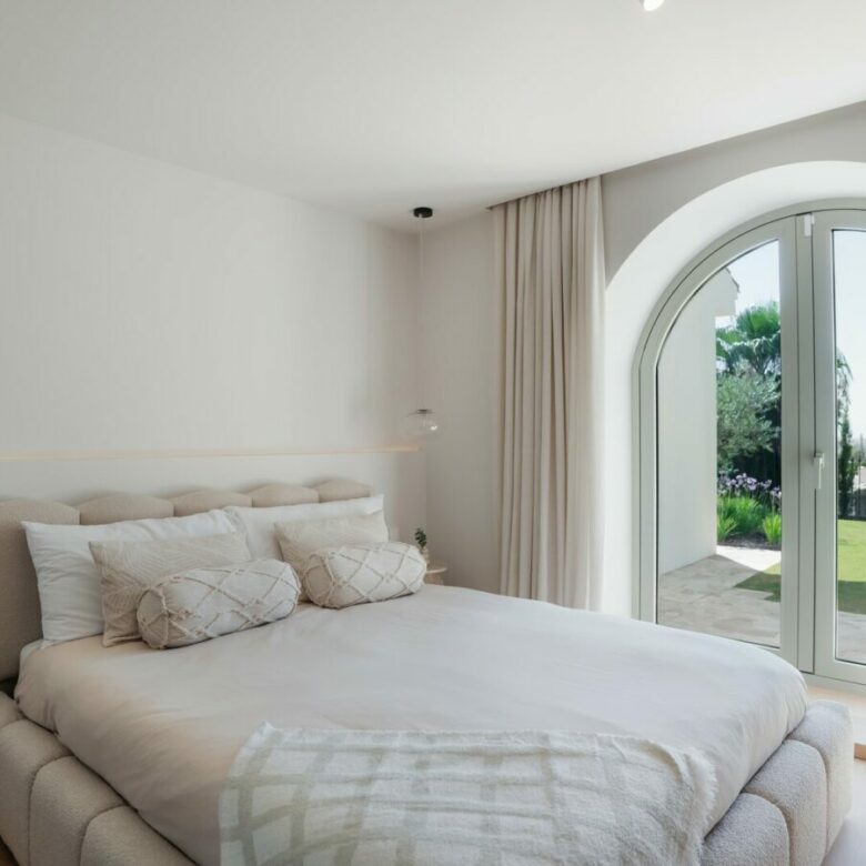 FOR SALE 🏡 Renovated Four-Bedroom Villa on a Double Plot with Sunset Views – Nueva Andalucía, Marbella 🇪🇸