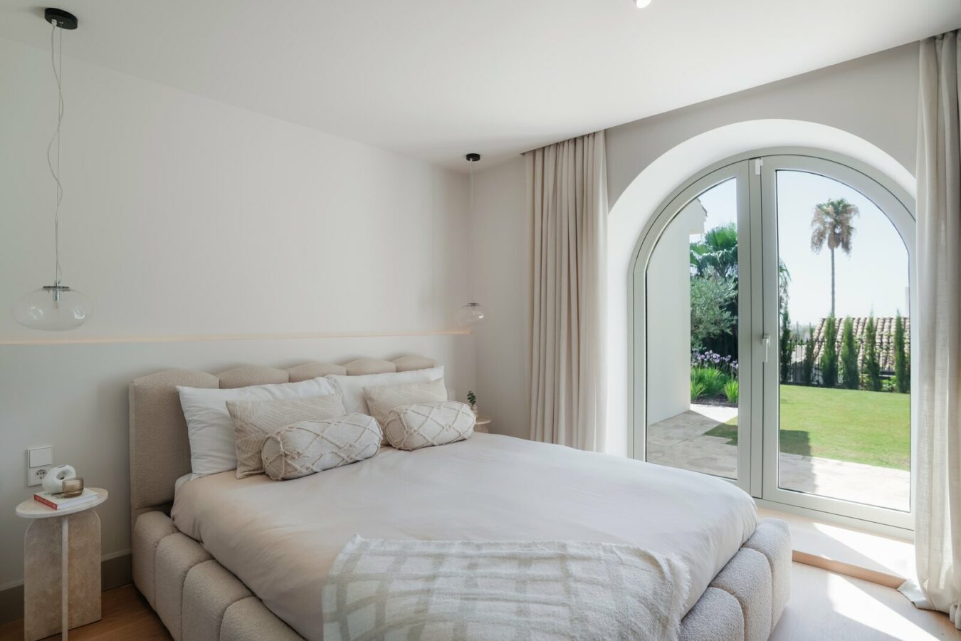 FOR SALE 🏡 Renovated Four-Bedroom Villa on a Double Plot with Sunset Views – Nueva Andalucía, Marbella 🇪🇸