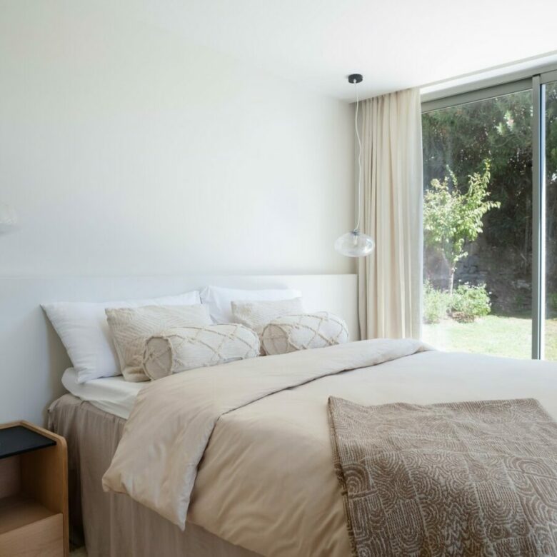 FOR SALE 🏡 Renovated Four-Bedroom Villa on a Double Plot with Sunset Views – Nueva Andalucía, Marbella 🇪🇸