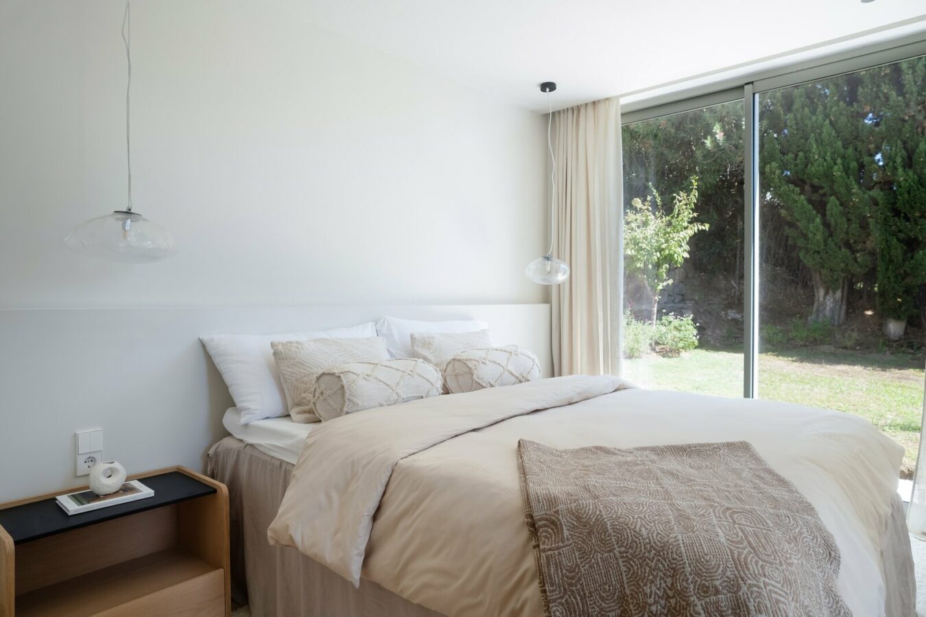 FOR SALE 🏡 Renovated Four-Bedroom Villa on a Double Plot with Sunset Views – Nueva Andalucía, Marbella 🇪🇸