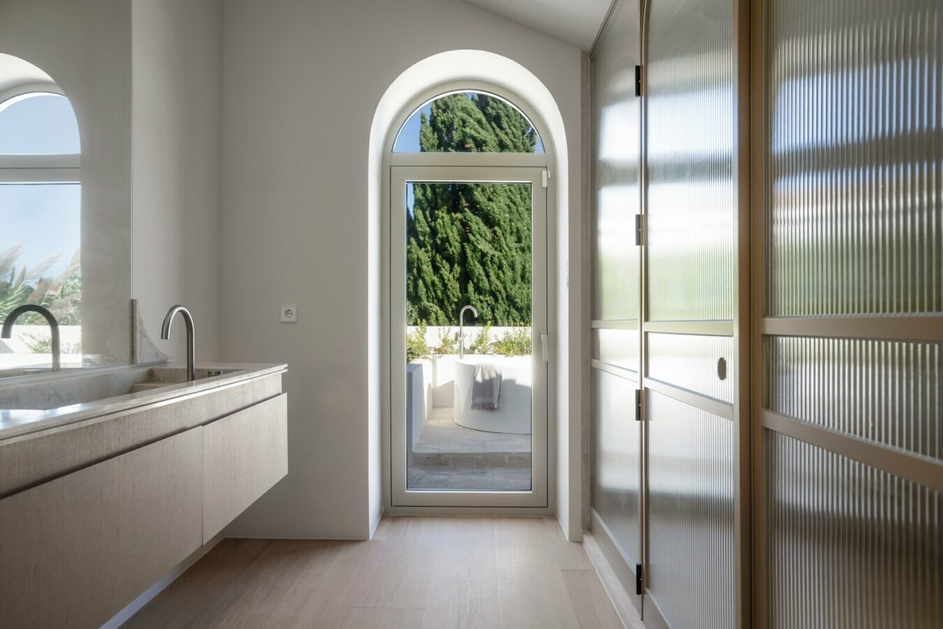 FOR SALE 🏡 Renovated Four-Bedroom Villa on a Double Plot with Sunset Views – Nueva Andalucía, Marbella 🇪🇸