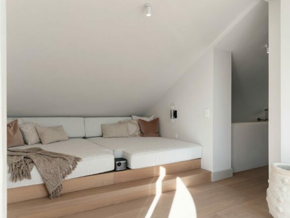 FOR SALE 🏡 Renovated Four-Bedroom Villa on a Double Plot with Sunset Views – Nueva Andalucía, Marbella 🇪🇸