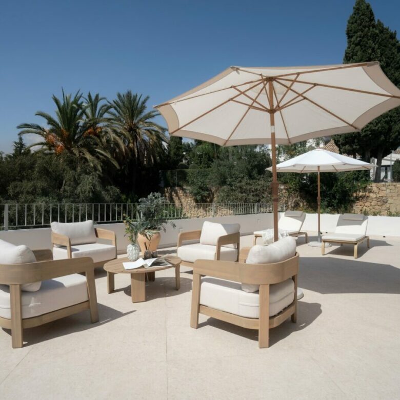 FOR SALE 🏡 Renovated Four-Bedroom Villa on a Double Plot with Sunset Views – Nueva Andalucía, Marbella 🇪🇸