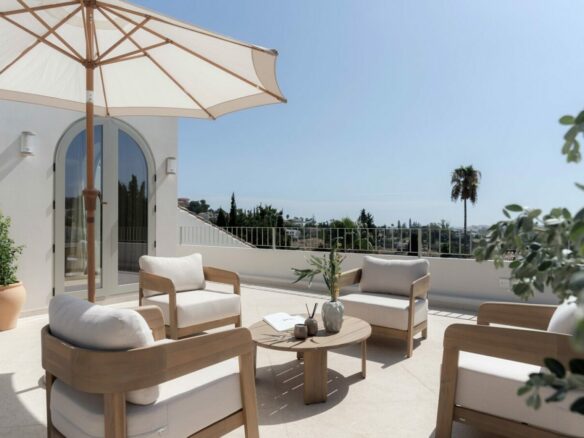 FOR SALE 🏡 Renovated Four-Bedroom Villa on a Double Plot with Sunset Views – Nueva Andalucía, Marbella 🇪🇸