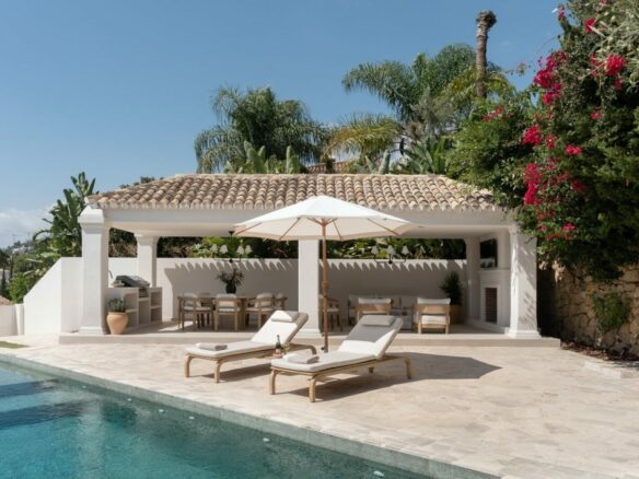 FOR SALE 🏡 Renovated Four-Bedroom Villa on a Double Plot with Sunset Views – Nueva Andalucía, Marbella 🇪🇸