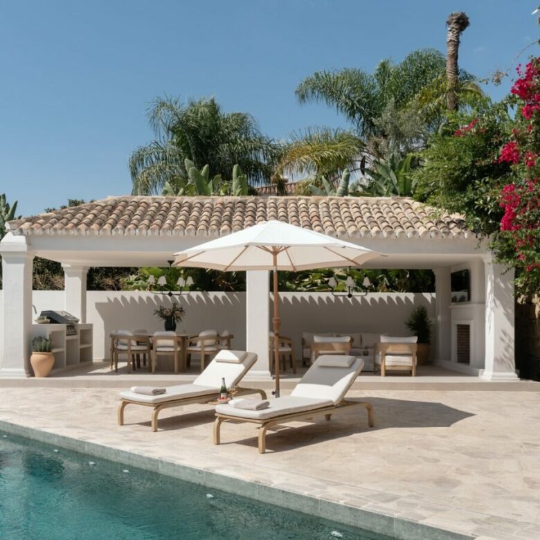 FOR SALE 🏡 Renovated Four-Bedroom Villa on a Double Plot with Sunset Views – Nueva Andalucía, Marbella 🇪🇸